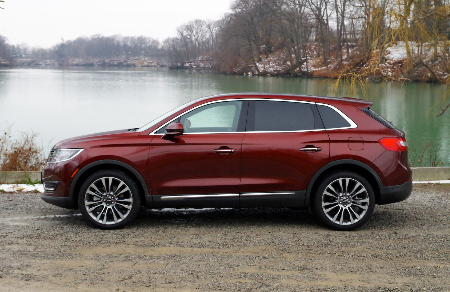 Comparison Ford Edge Sport 2016 vs Lincoln MKX 2016 SUV Drive